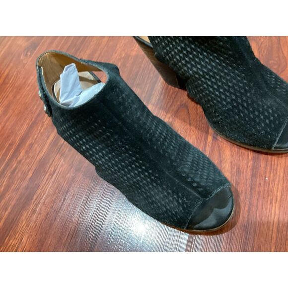 Arturo Chiang Janelle Black Suede Peep Toe Booties 7.5M Chunky Heel - Picture 14 of 14